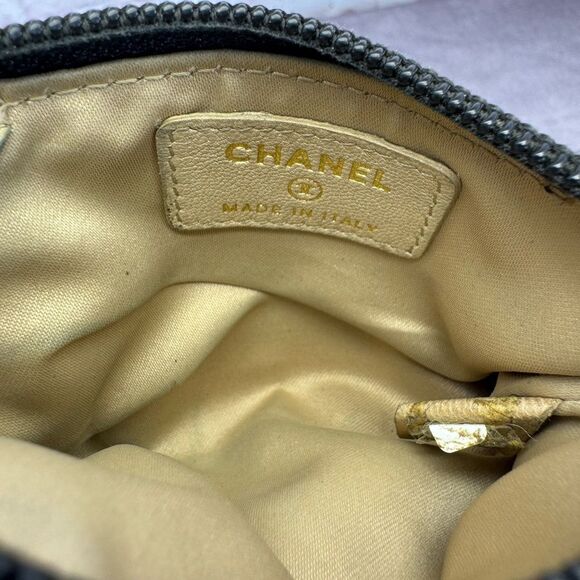 CHANEL Lambskin Camellia Embossed Key Holder Case Black - Picture 13 of 15